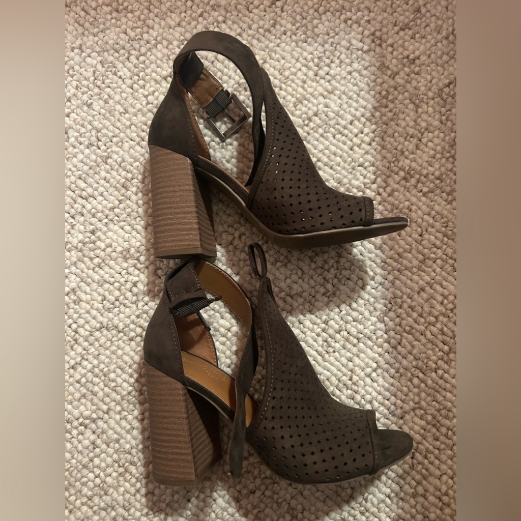 Universal Thread Heels